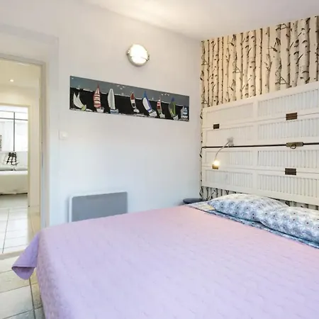 Festival Films Center, With 2 Bedrooms And Balcony * Канны