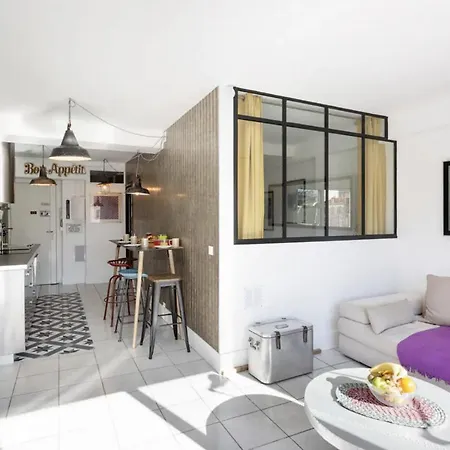 Festival Films Center, With 2 Bedrooms And Balcony 칸느